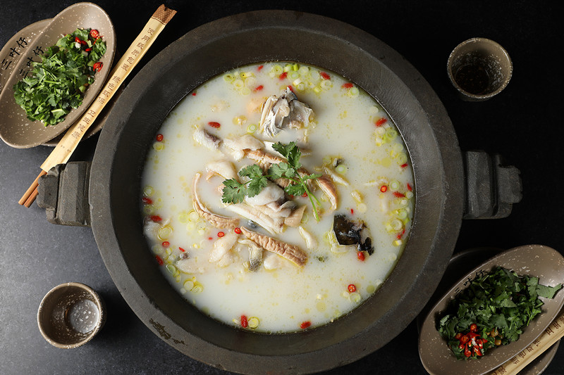 香料粉煮时间长了汤会变红吗,香料粉煮时间长汤会变红吗?探究汤底颜色变化的奥秘
